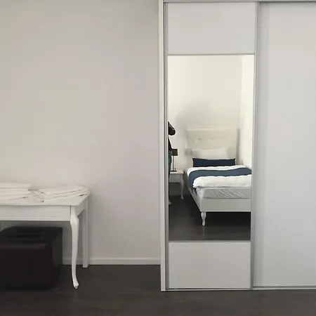 International מלון