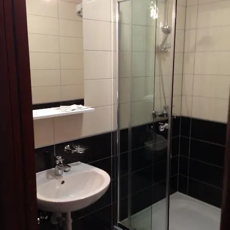 מלון International